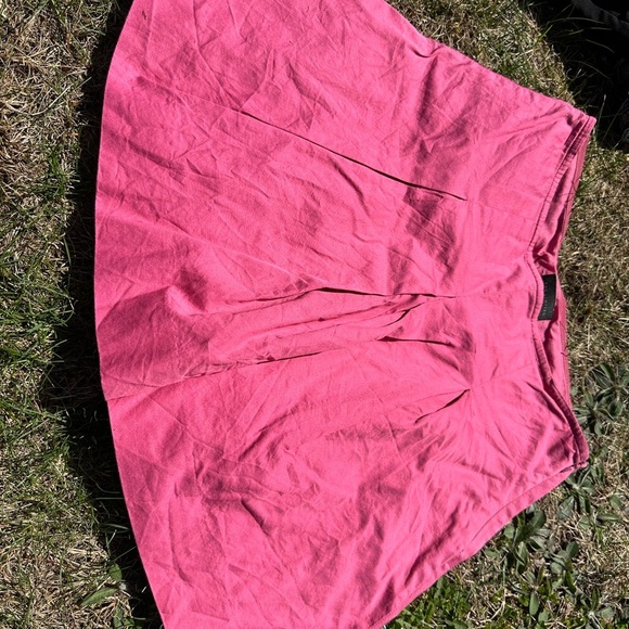 The limited Vibrant Pink Skirt - Picture 2 of 6